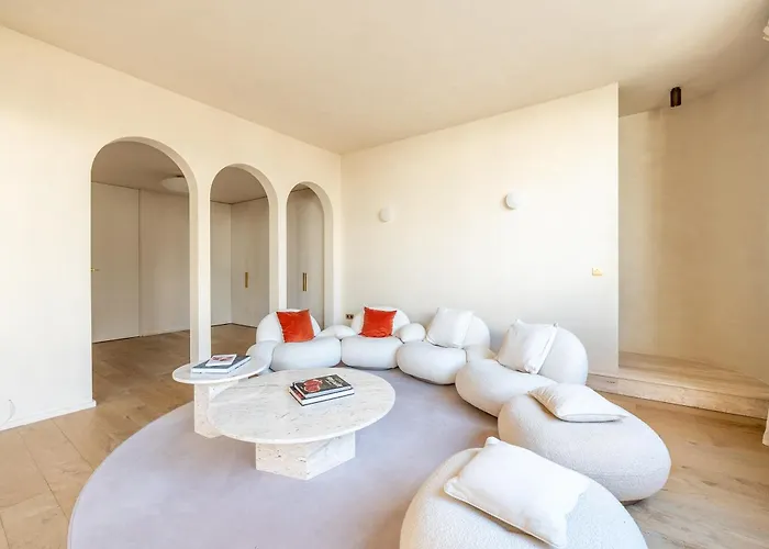 Lease Mobility L Champs-Elysee & Eiffel View L Triplex 2Br & Rooftop