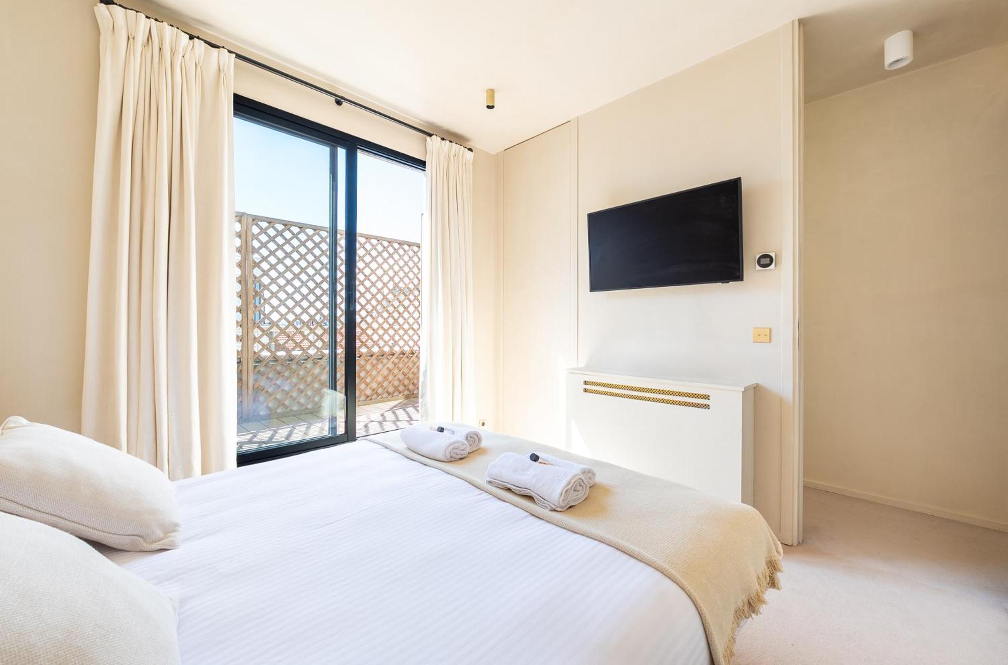Lease Mobility L Champs-elysee & Eiffel View L Triplex 2br & Rooftop Appartement