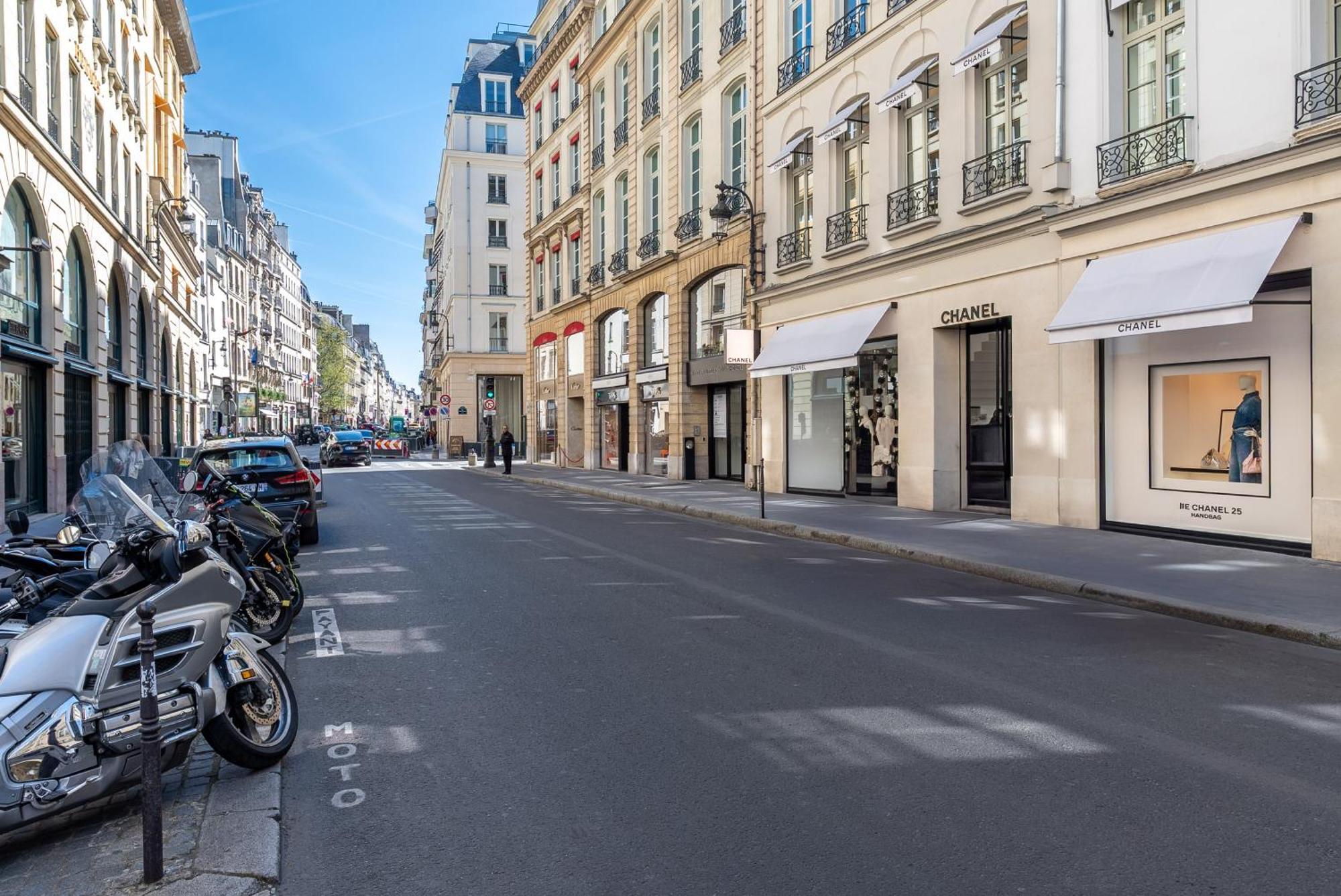 Appartement Lease Mobility L Champs-elysee & Eiffel View L Triplex 2br & Rooftop Parijs