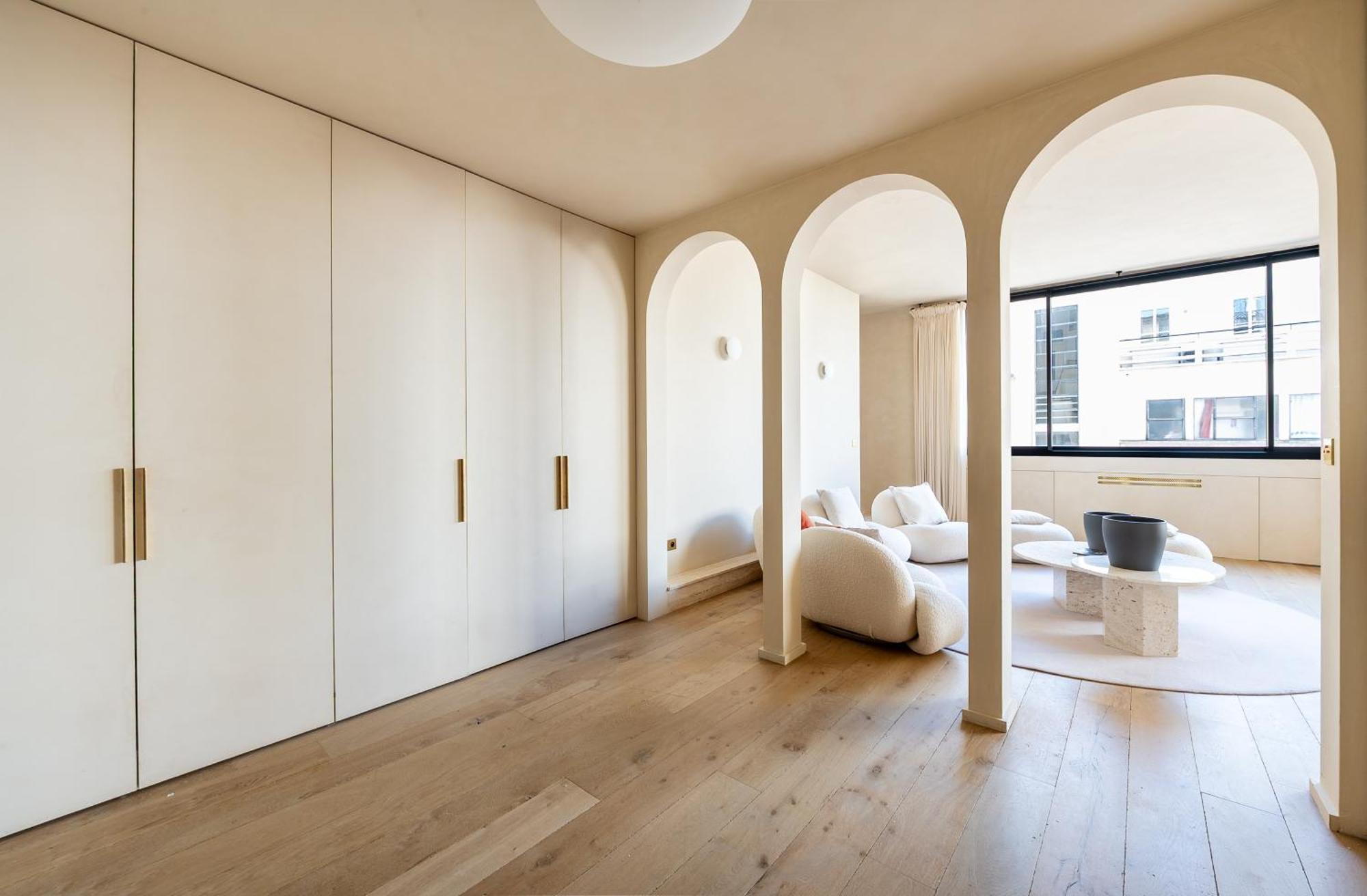 Lease Mobility L Champs-elysee & Eiffel View L Triplex 2br & Rooftop Parijs