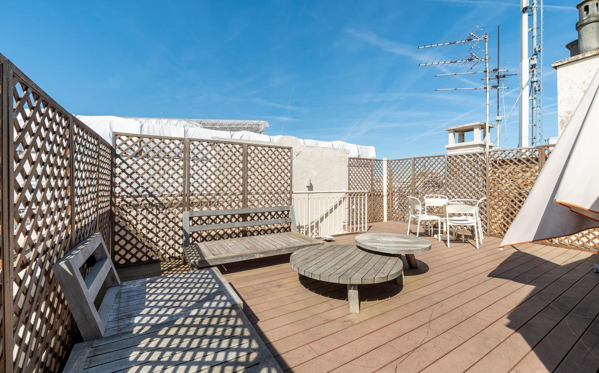 Lease Mobility L Champs-elysee & Eiffel View L Triplex 2br & Rooftop * Parijs
