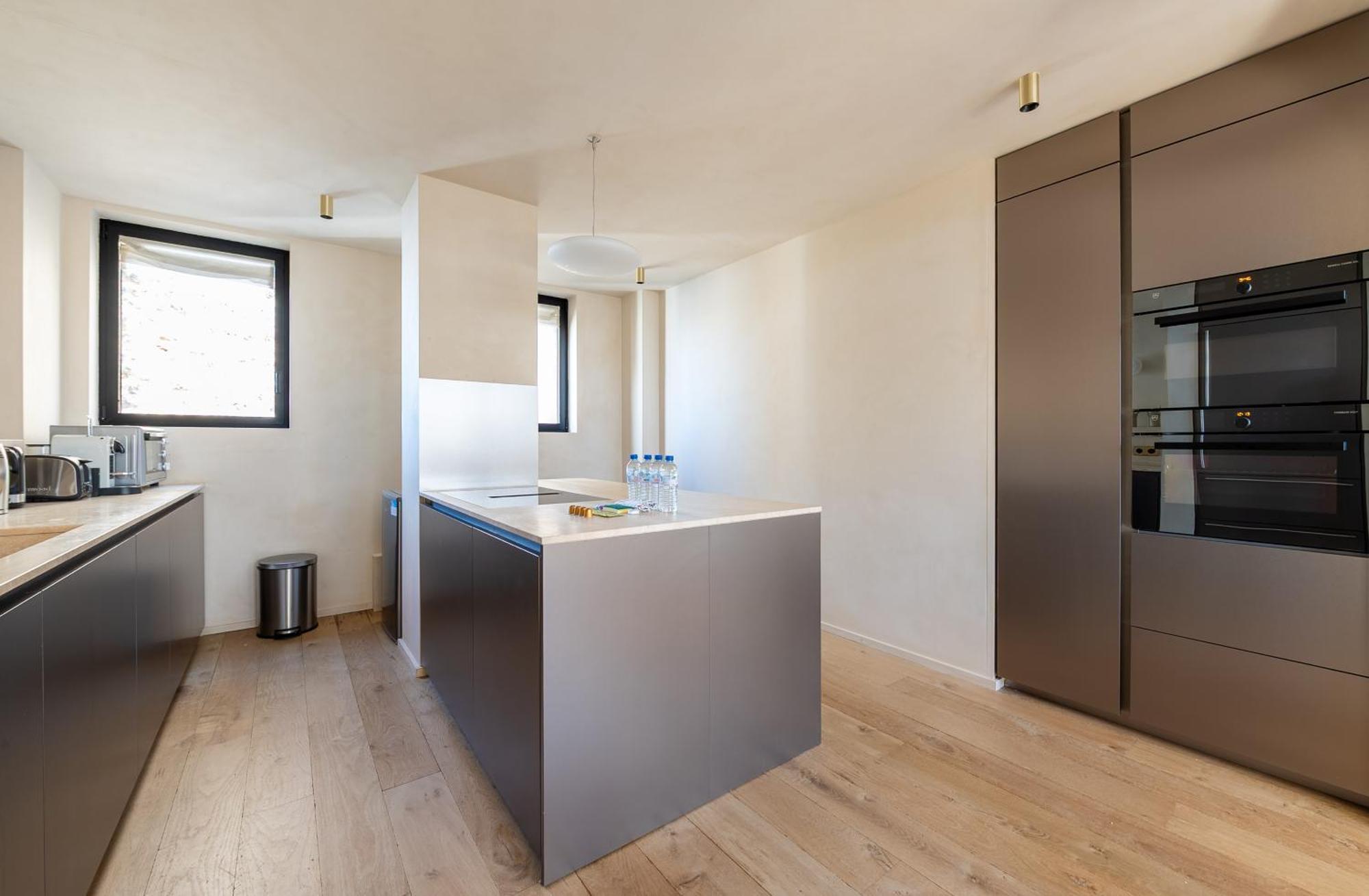 Lease Mobility L Champs-elysee & Eiffel View L Triplex 2br & Rooftop Parijs