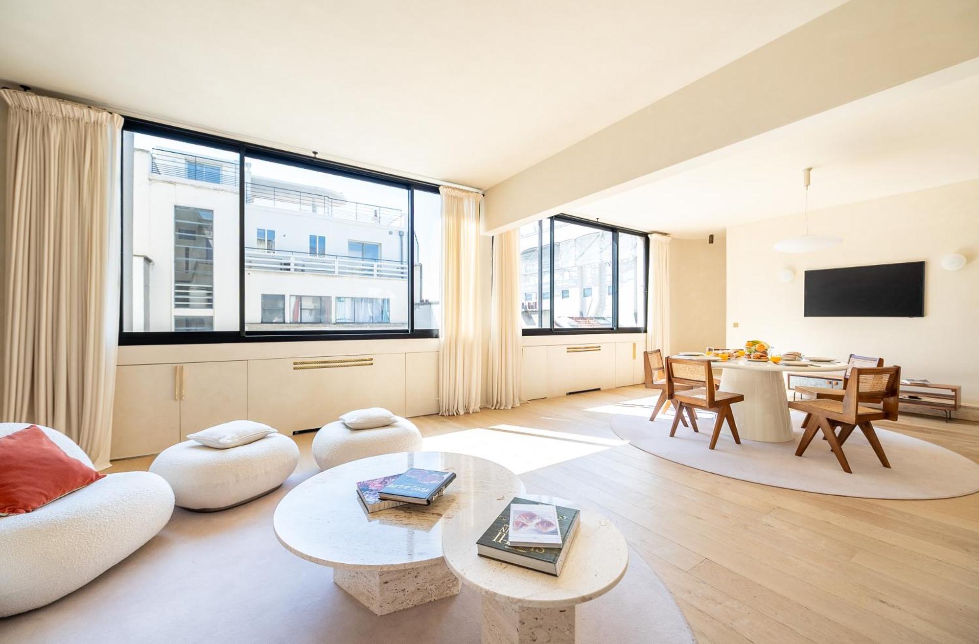 Lease Mobility L Champs-elysee & Eiffel View L Triplex 2br & Rooftop * Parijs